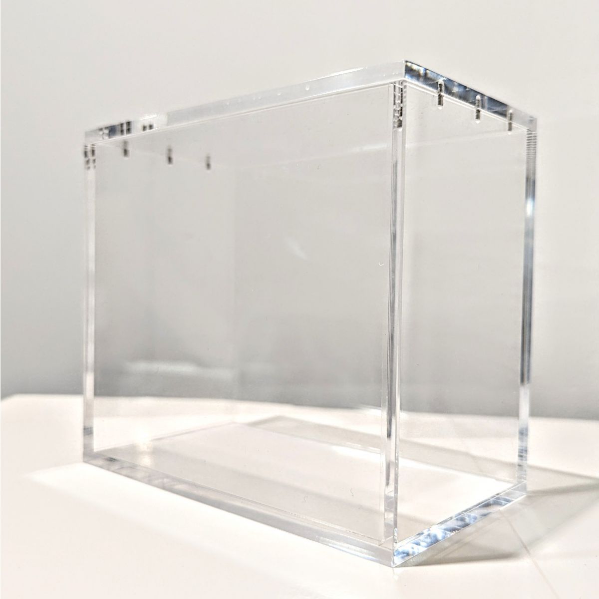 Item Treasure Wise - Protection Display Plexiglass - Boite de Boosters - Couvercle Aimanté